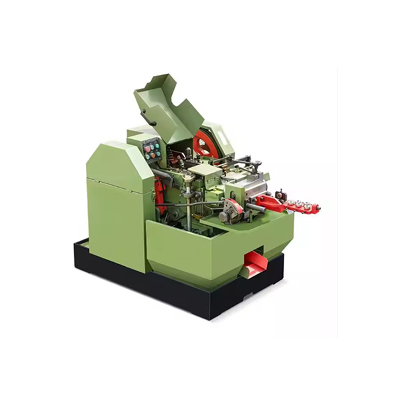 Как една машина за студено формоване на части за нитове постига ефективност при производството на крепежни елементи с висока точност?